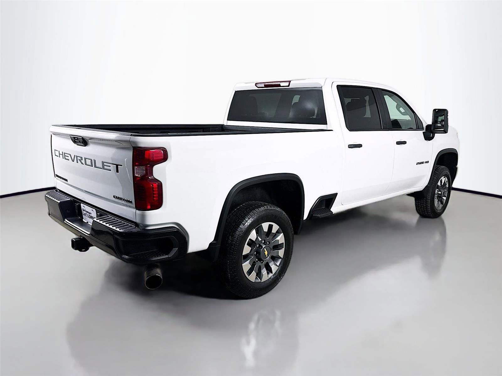 Used 2022 Chevrolet Silverado 2500 Custom w/ Custom Value Package image 8