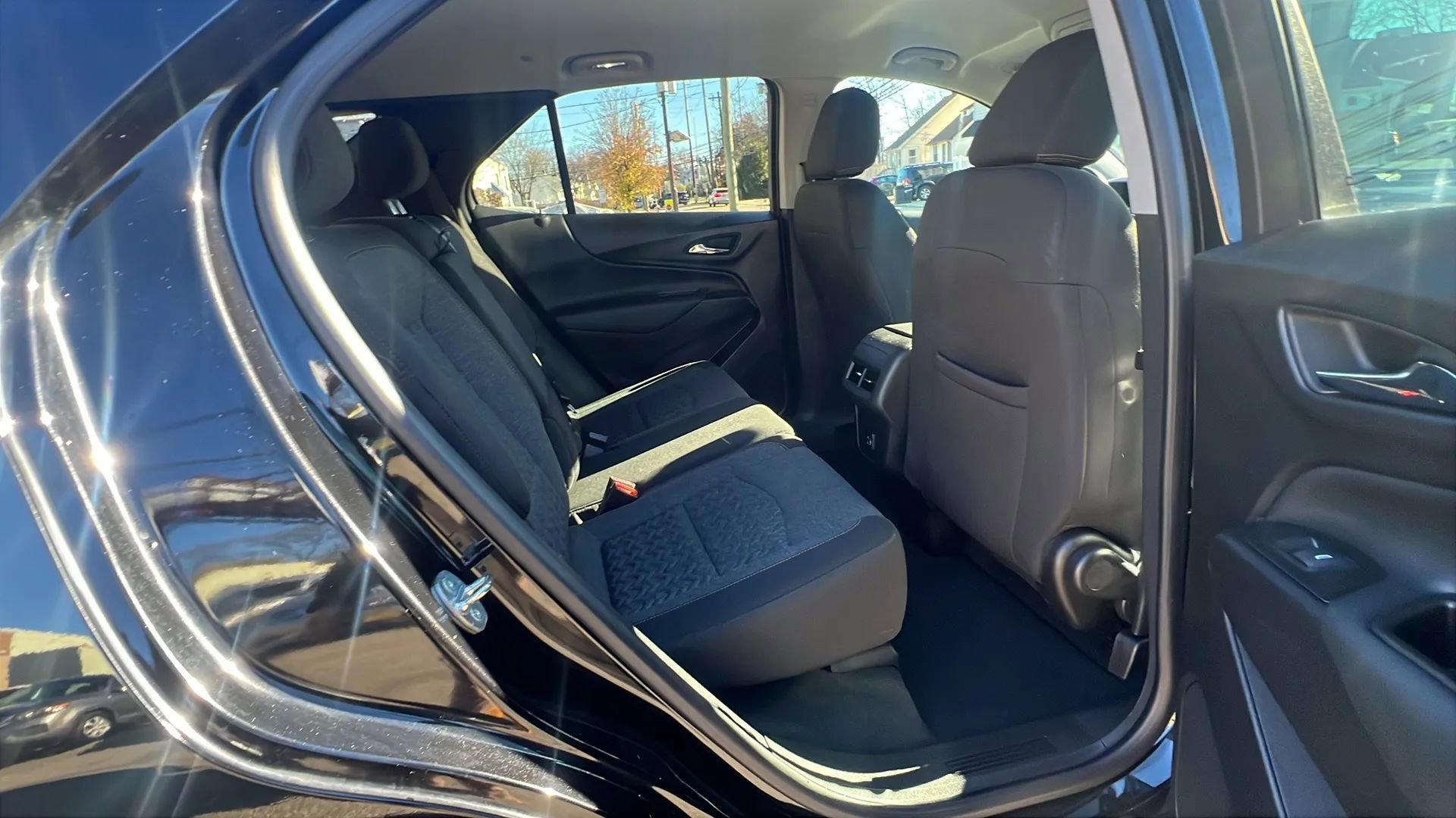 Used 2023 Chevrolet Equinox LT w/ Driver Convenience Package image 29