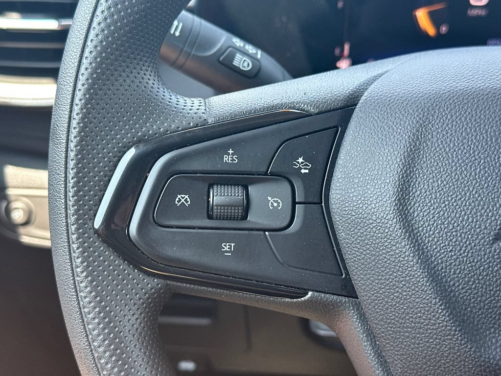 Used 2025 Chevrolet TrailBlazer LT AWD/4WD image 24