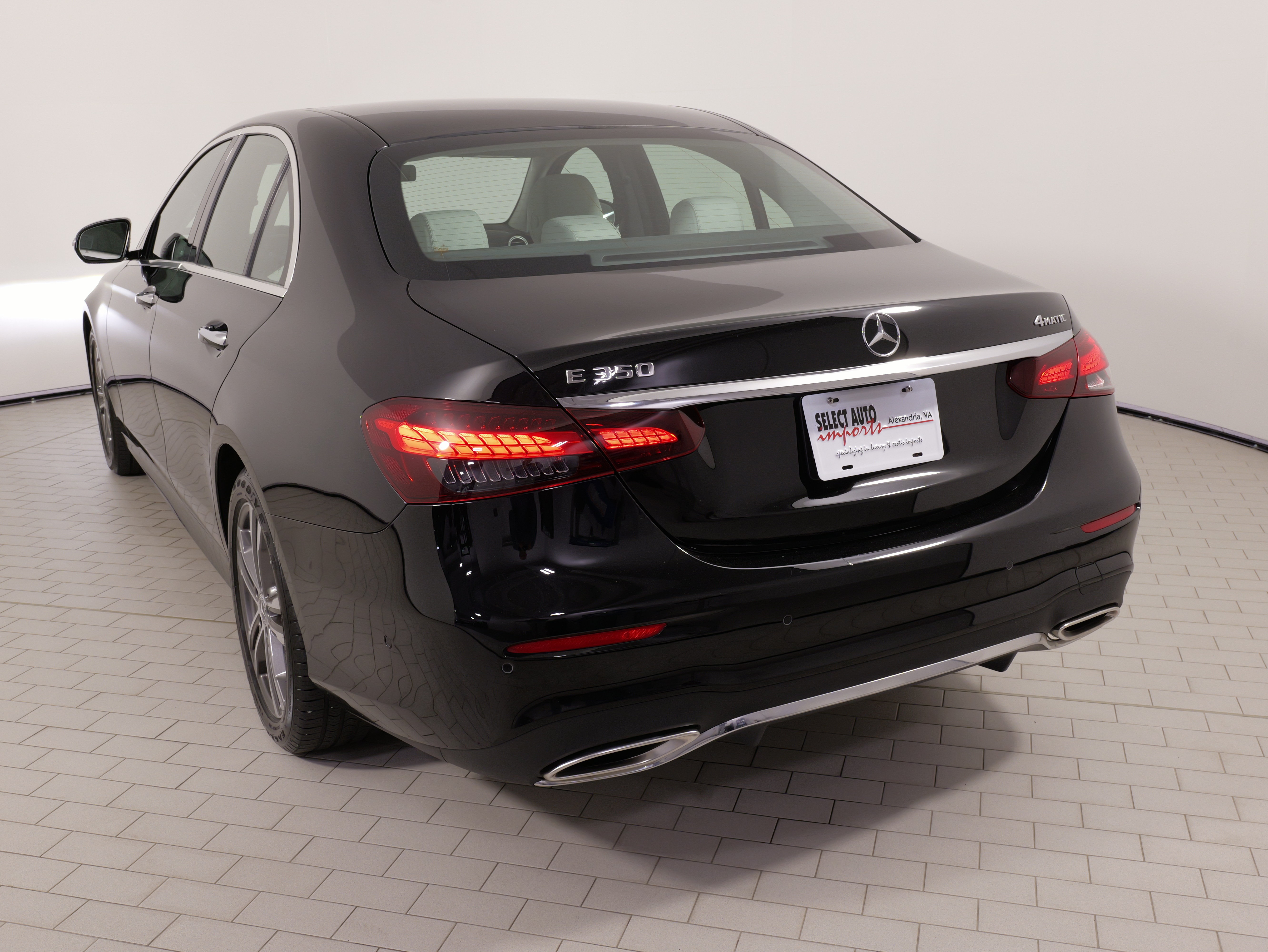 Used 2023 Mercedes-Benz E 350 4MATIC Sedan image 14
