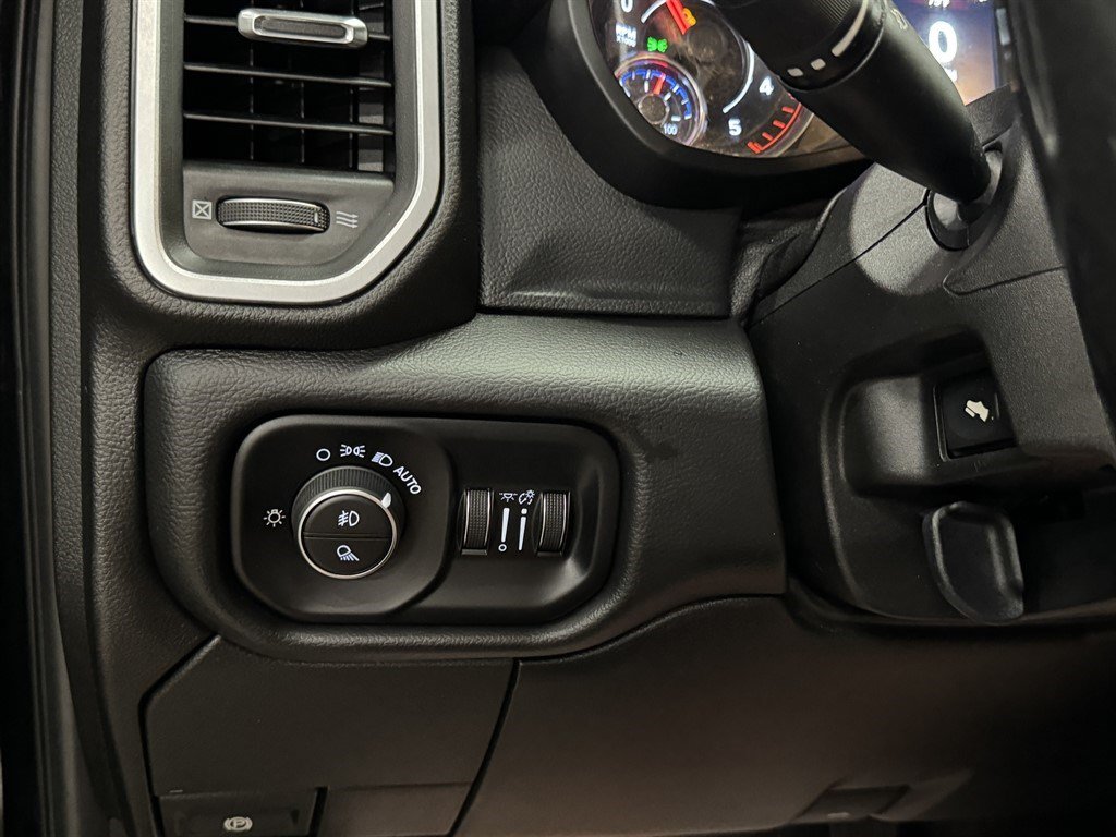 Used 2019 RAM 2500 Big Horn w/ Black Appearance Package AWD/4WD image 34