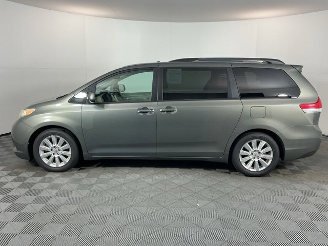 Used 2011 Toyota Sienna Limited image 5