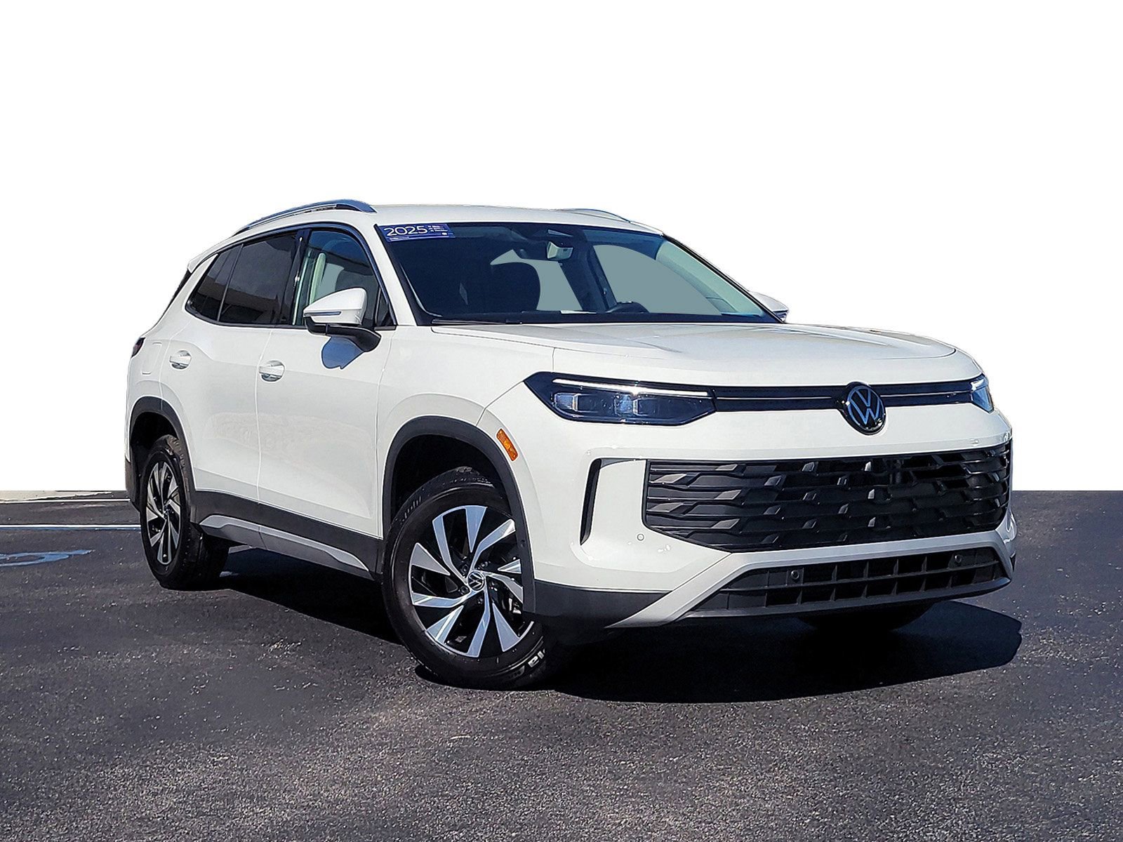 Certified 2025 Volkswagen Tiguan S image 2