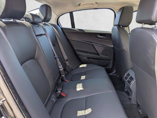 Used 2018 Jaguar XE Premium RWD image 21