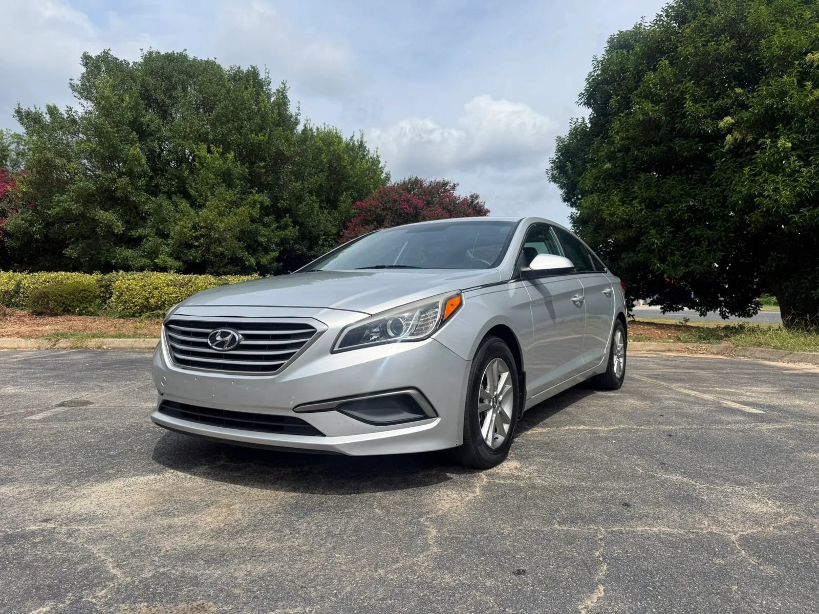 Used 2016 Hyundai Sonata SE FWD image 1