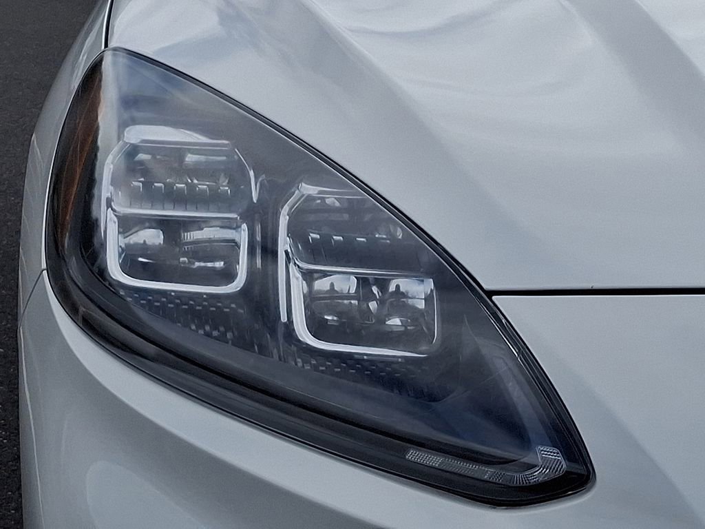 Certified 2020 Ford Escape Titanium image 9