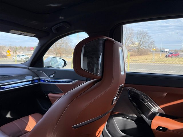 Certified 2026 BMW 750e xDrive 750e xDrive w/ Executive Package image 37