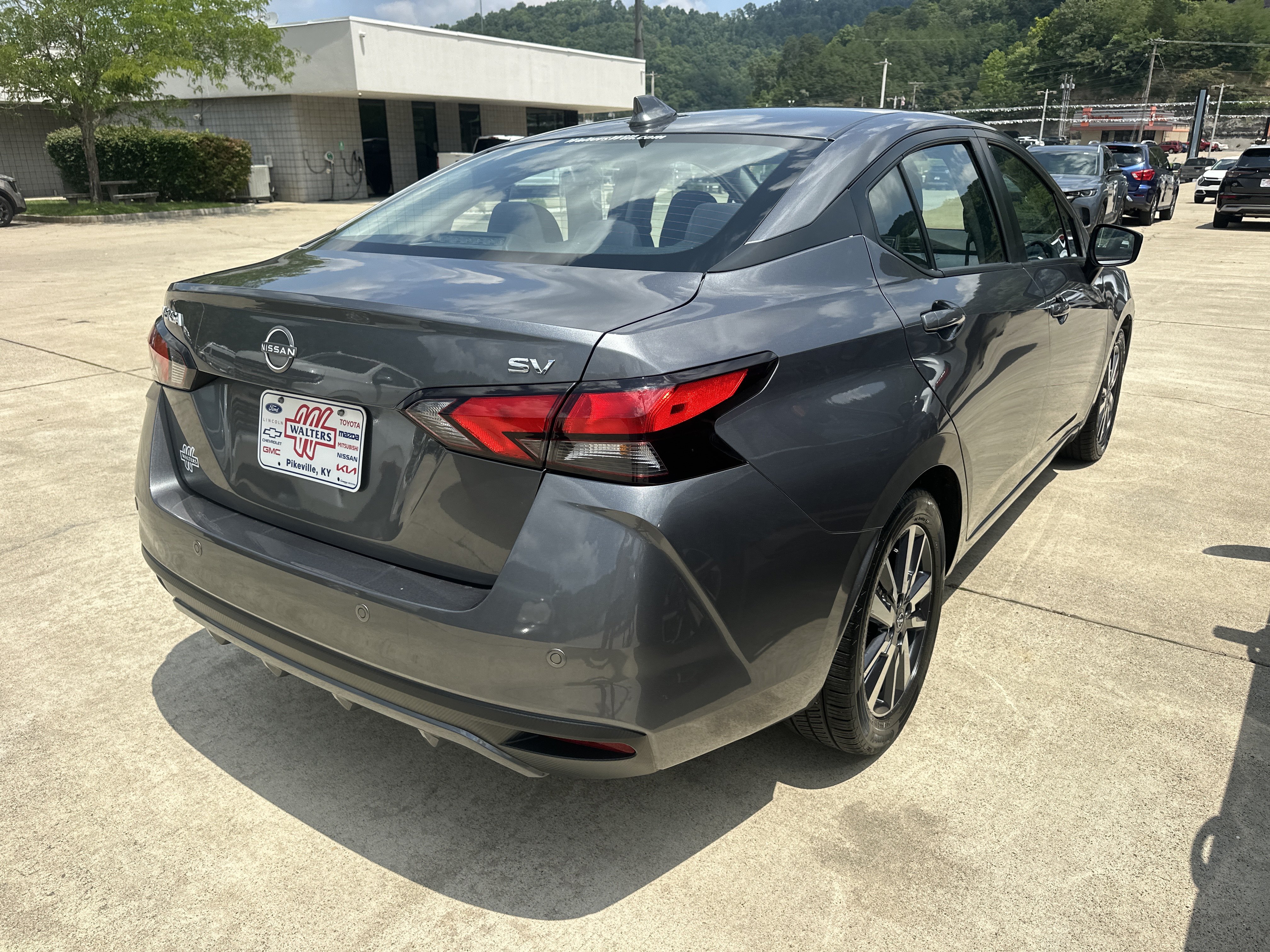Used 2023 Nissan Versa SV FWD image 2