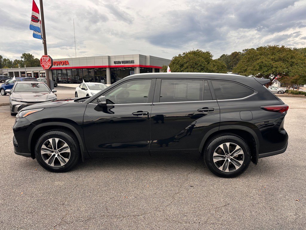 Used 2024 Toyota Highlander XLE image 6