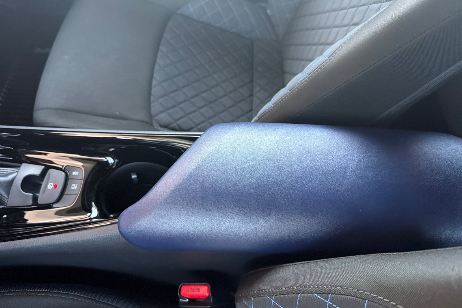 Used 2020 Toyota C-HR XLE FWD image 26
