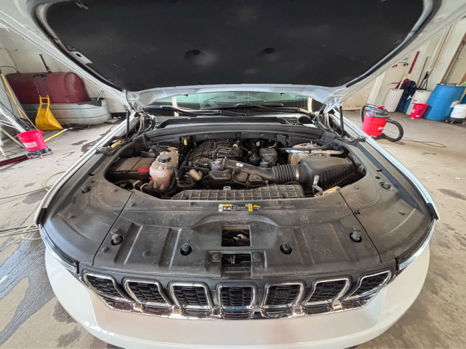 Used 2023 Jeep Grand Cherokee Laredo X image 23