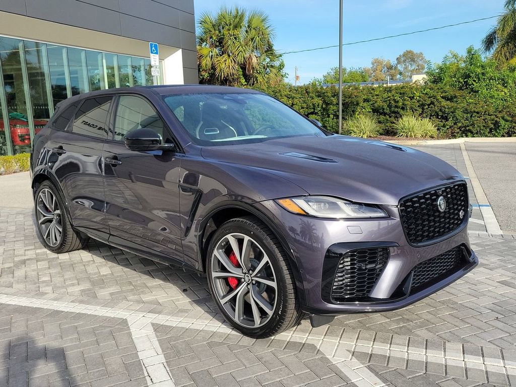 Used 2025 Jaguar F-PACE SVR image 7
