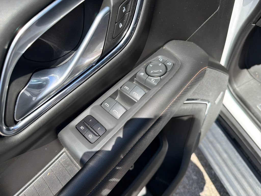 Used 2023 GMC Yukon XL AT4 w/ AT4 Premium Package AWD/4WD image 12