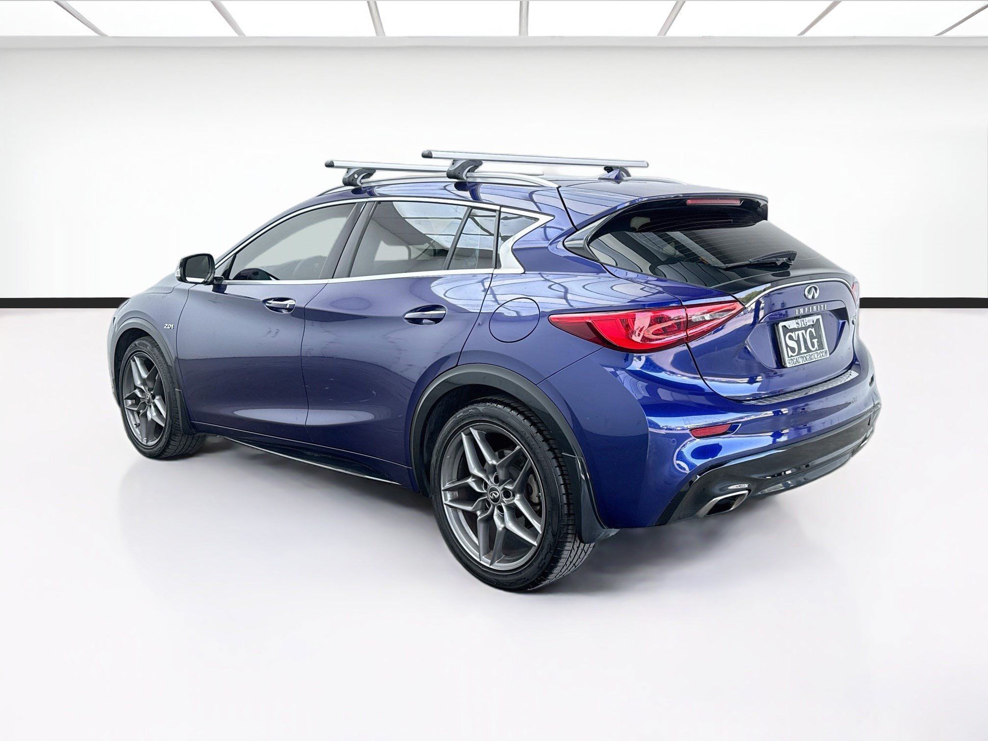 Used 2018 INFINITI QX30 Premium w/ Navigation Package FWD image 6