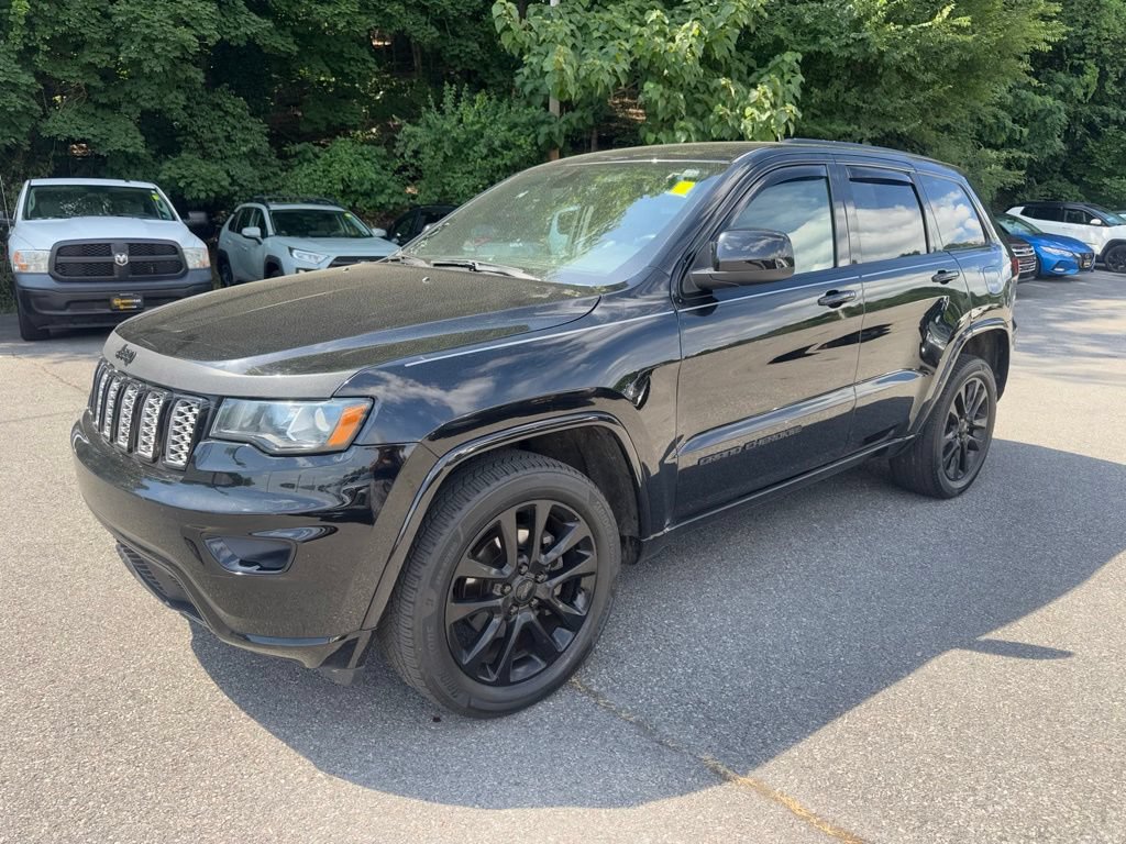Used 2018 Jeep Grand Cherokee Altitude AWD/4WD image 3