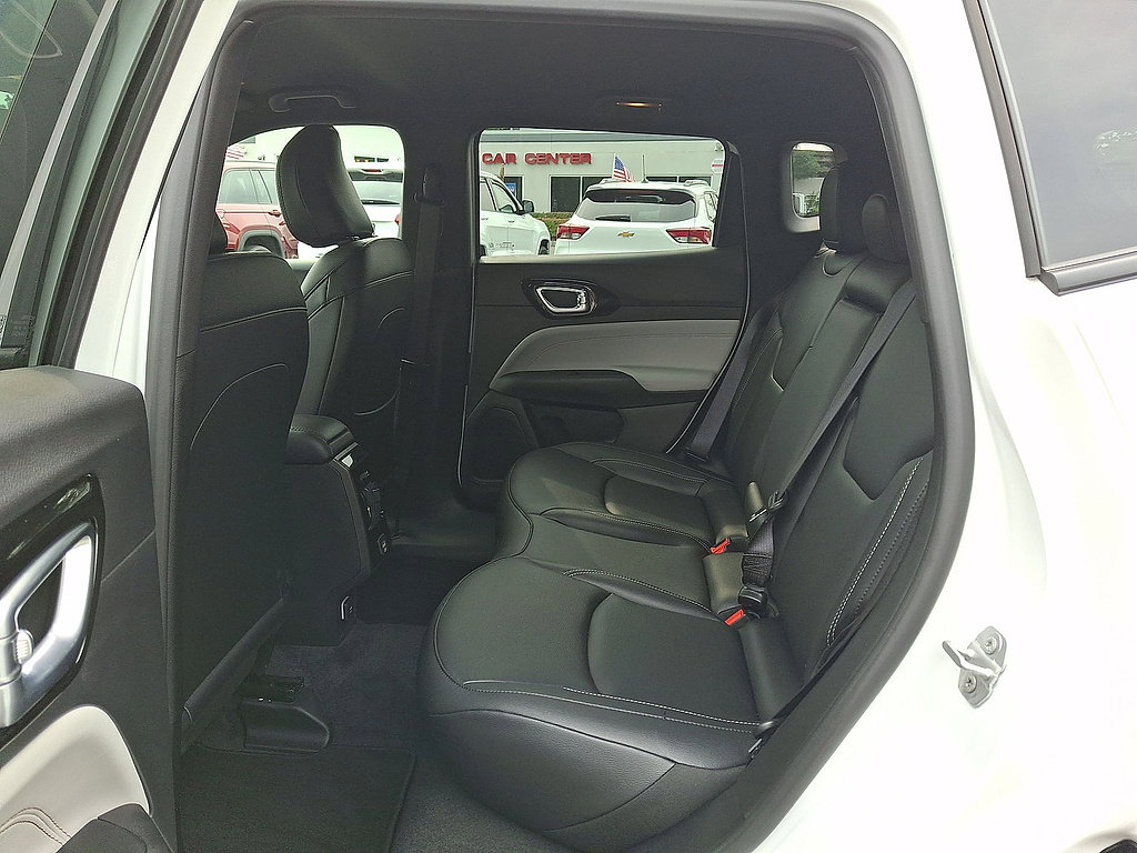 Used 2025 Jeep Compass Limited AWD/4WD image 13