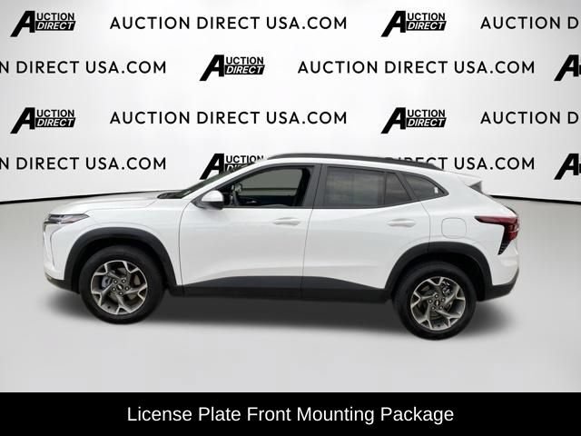 Used 2025 Chevrolet Trax LT FWD image 3