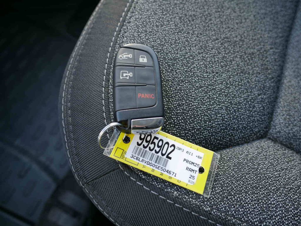 Used 2025 RAM ProMaster 2500 w/ Convenience Group image 29