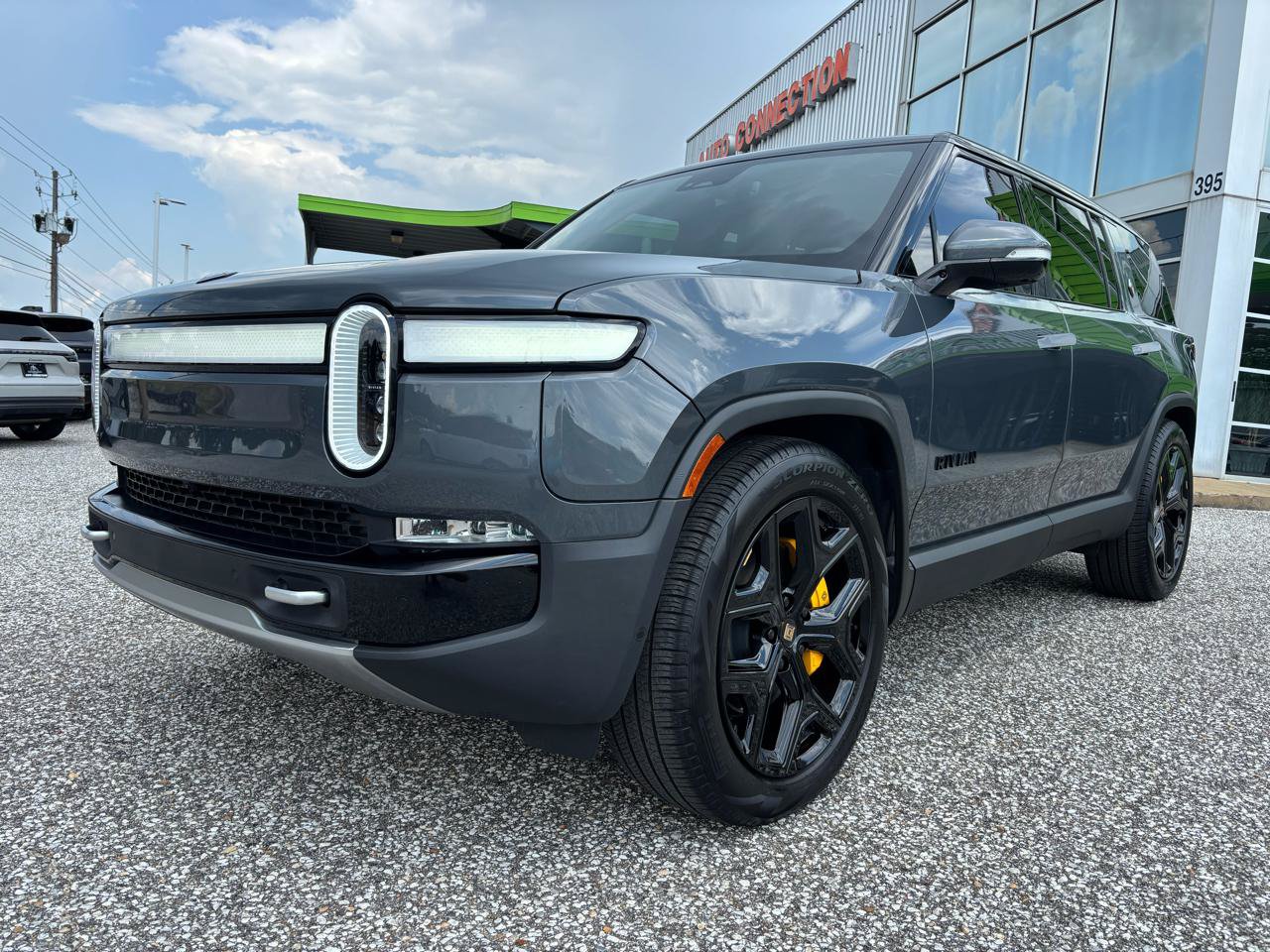 Used 2024 Rivian R1S Adventure AWD/4WD image 9