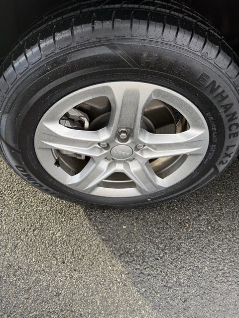 Used 2024 Jeep Compass Latitude image 17