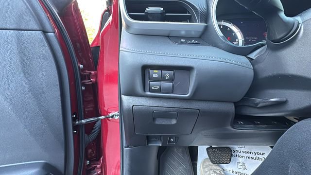 Used 2023 Toyota Highlander XSE AWD/4WD image 16