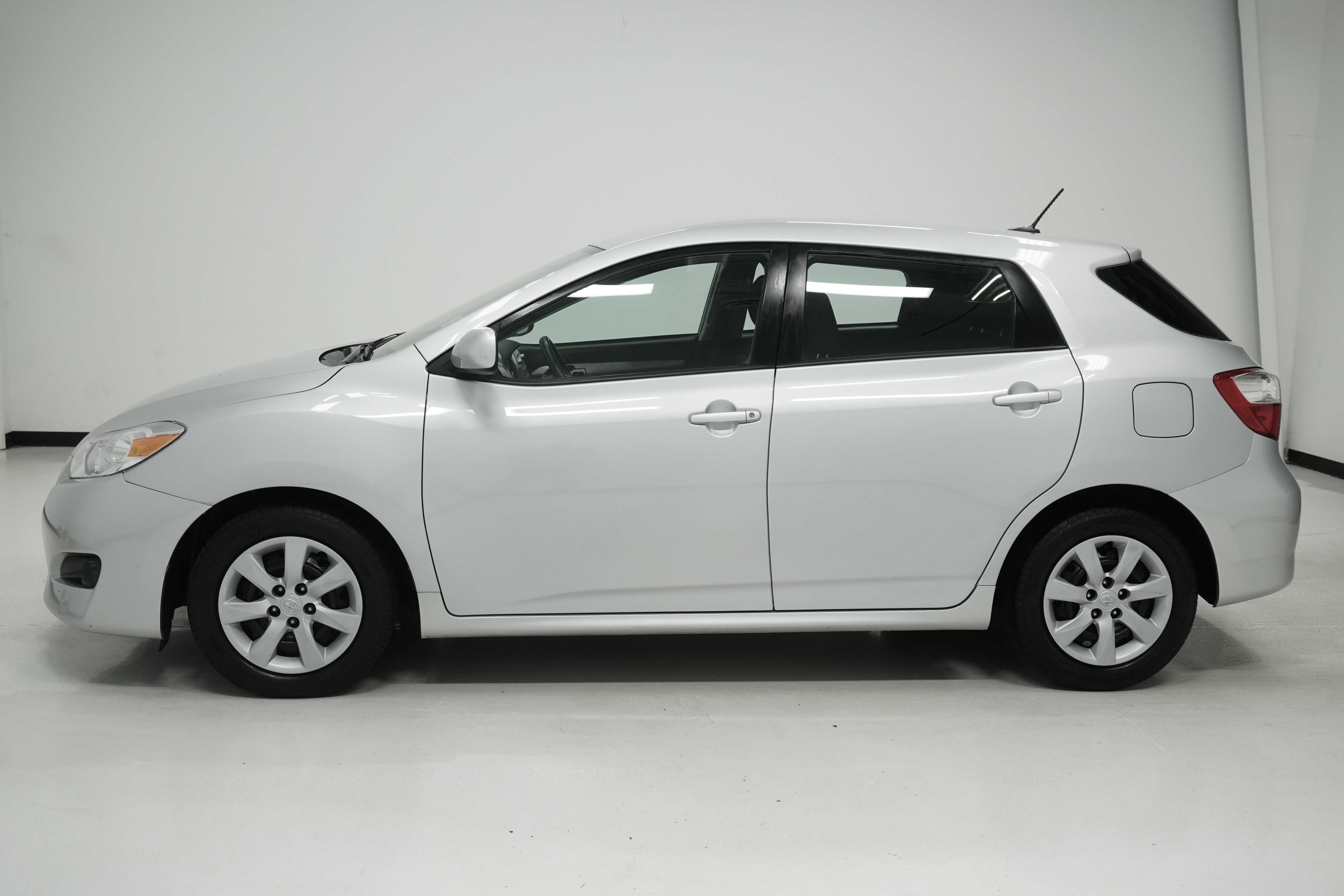 Used 2012 Toyota Matrix S image 7