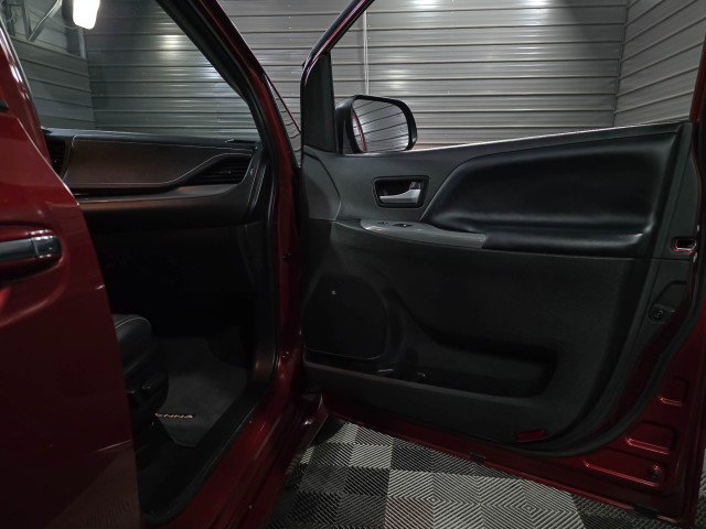 Used 2019 Toyota Sienna SE Premium AWD/4WD image 38