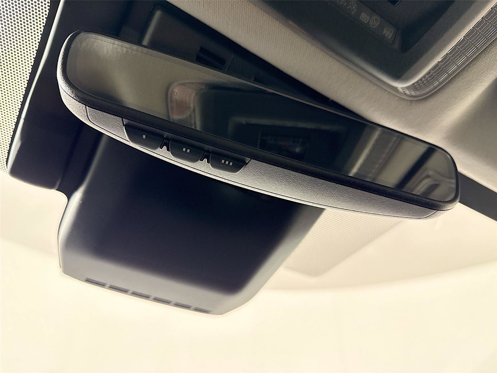 Certified 2025 Toyota Prius XLE FWD image 23