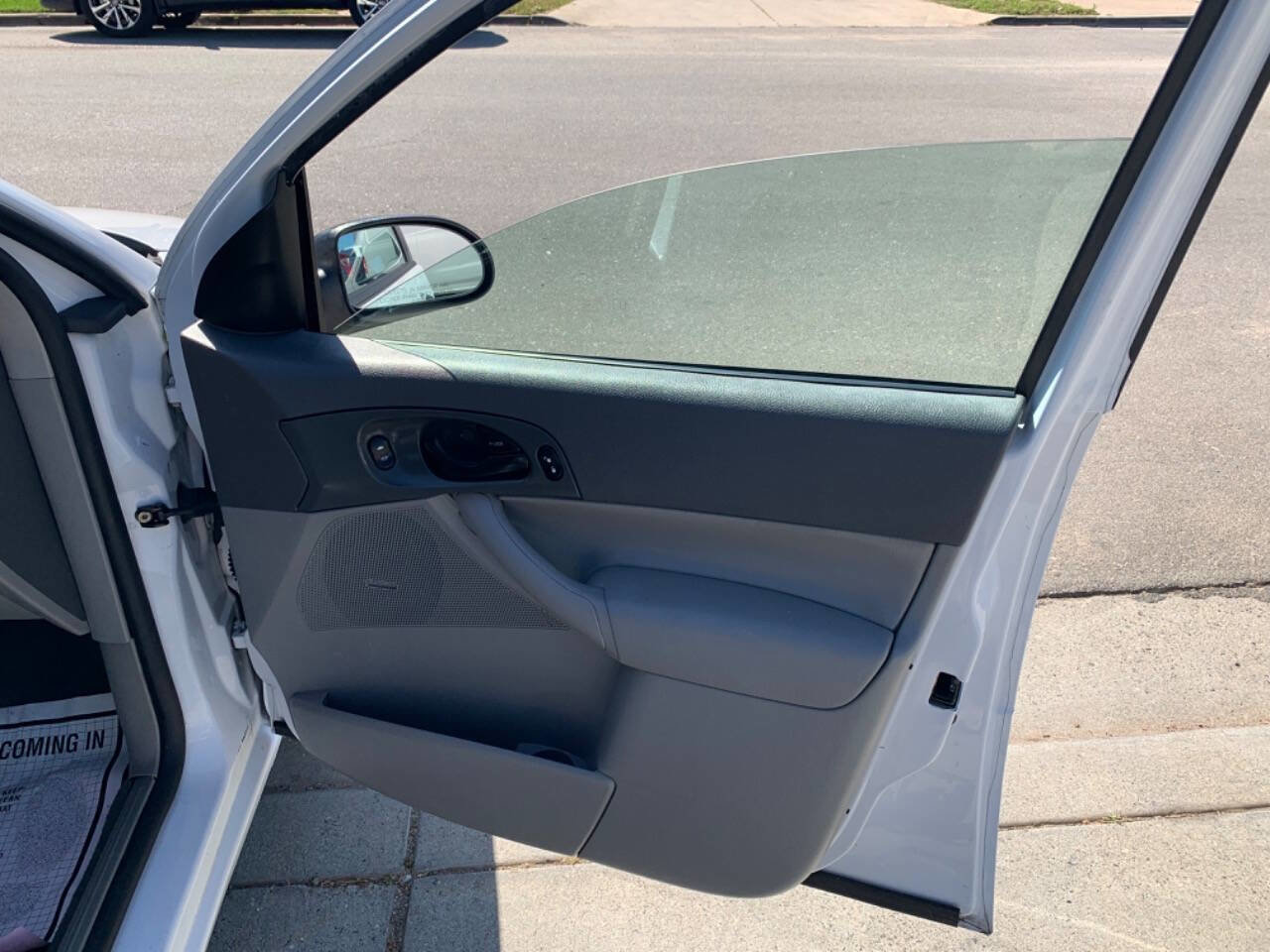 Used 2005 Ford Focus SE FWD image 11