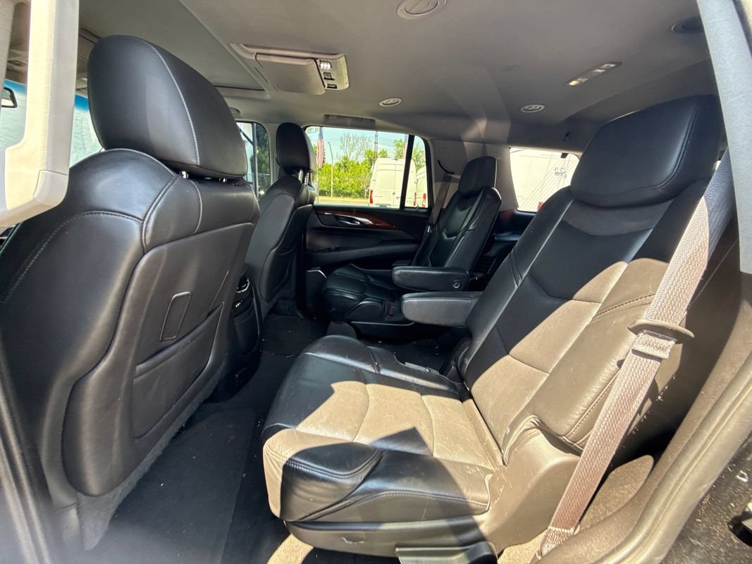 Used 2015 Cadillac Escalade Luxury AWD/4WD image 27