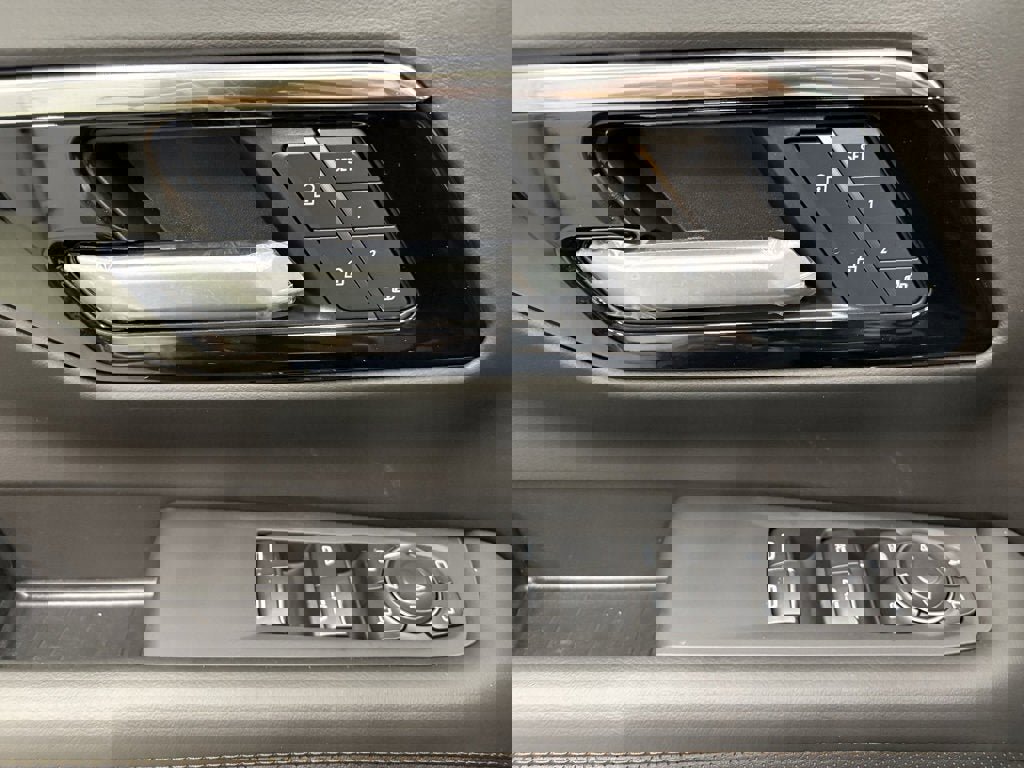 New 2026 Chevrolet Suburban High Country image 14