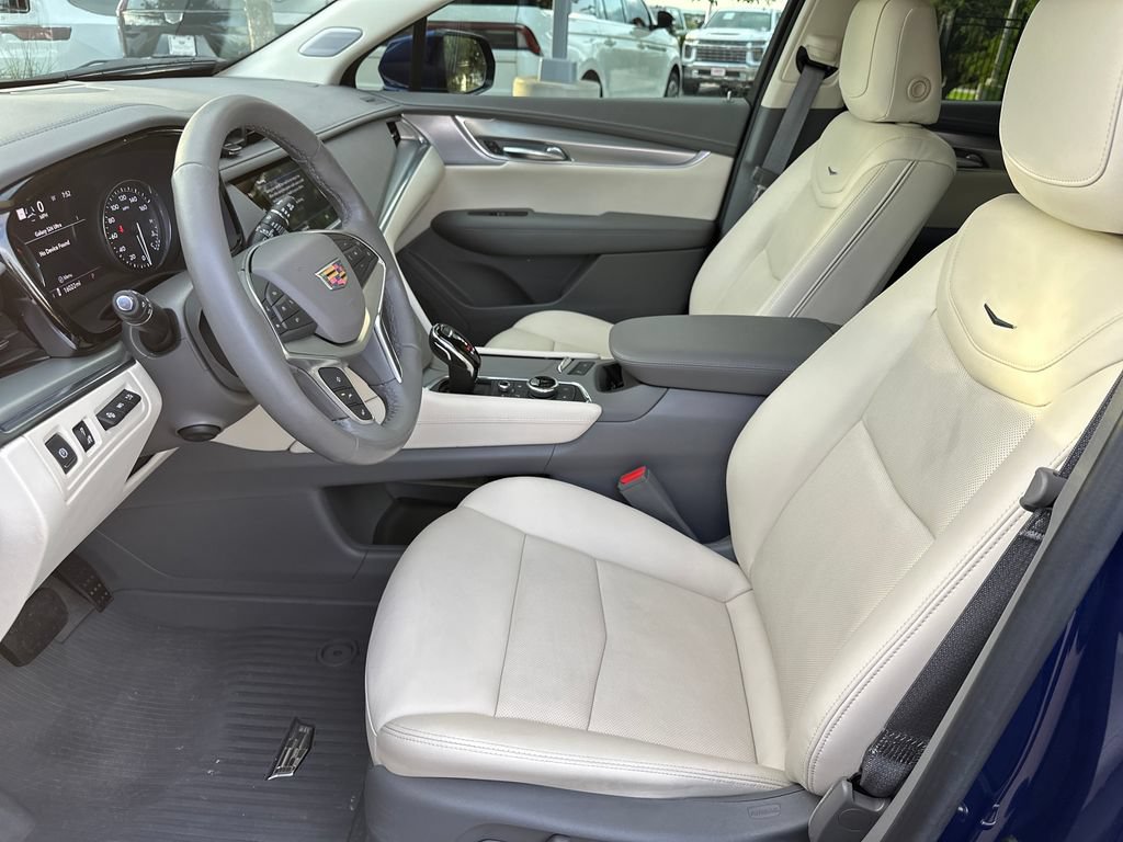 Used 2024 Cadillac XT5 Premium Luxury w/ Technology Package FWD image 18