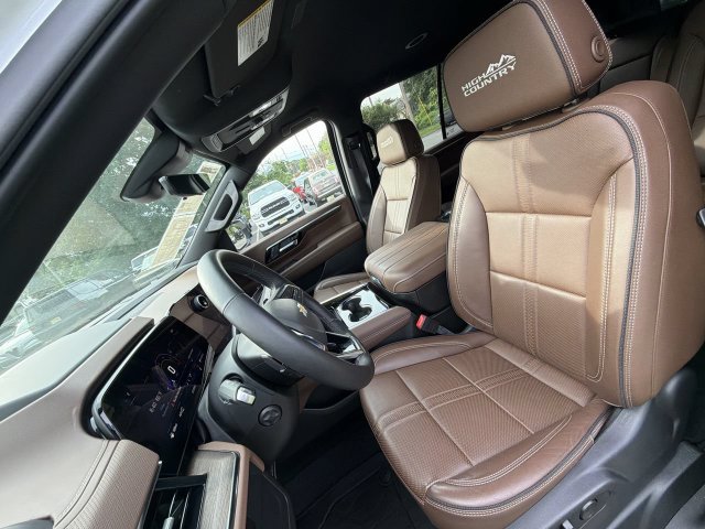 Used 2025 Chevrolet Tahoe High Country AWD/4WD image 15