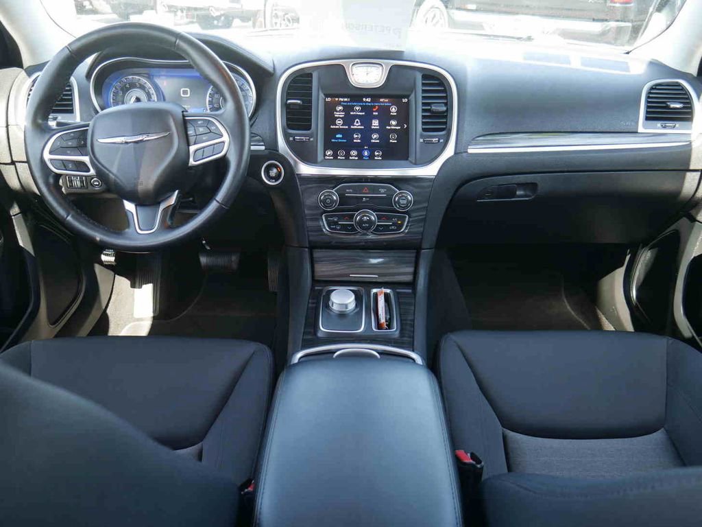 Certified 2022 Chrysler 300 Touring w/ Sport Appearance Package AWD/4WD image 5