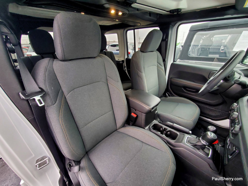 Used 2025 Jeep Wrangler Sahara image 19