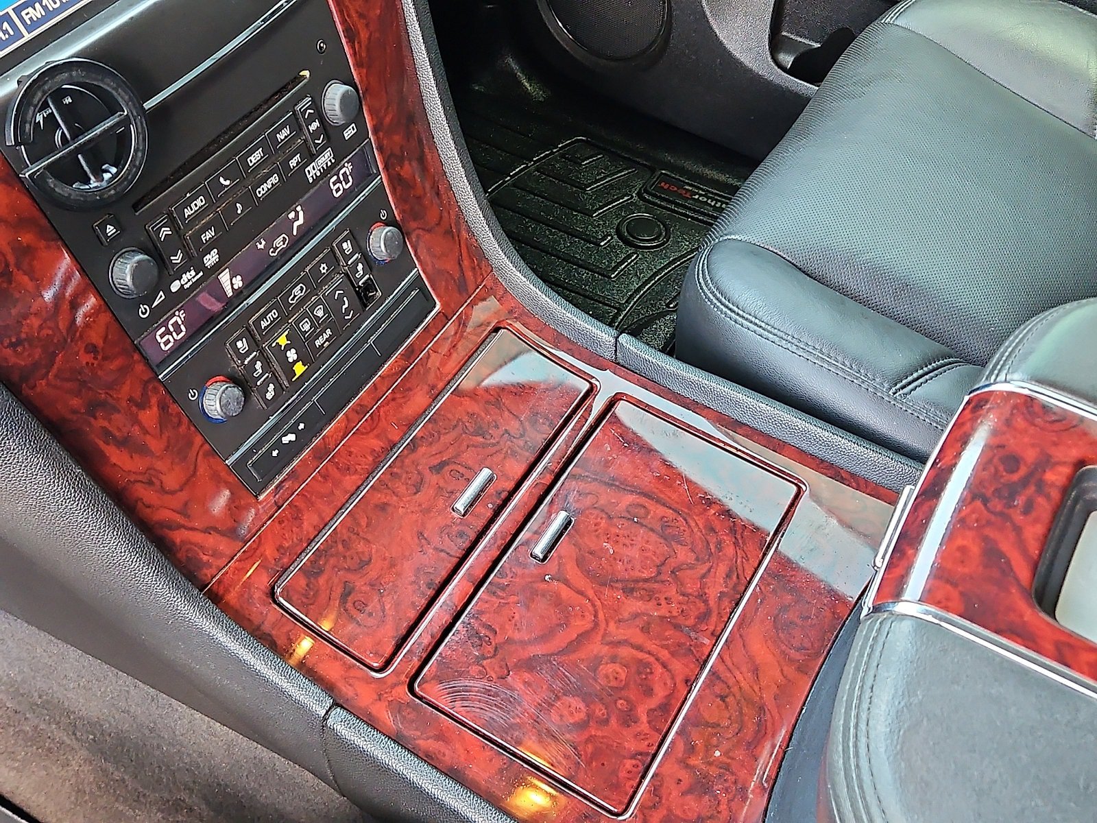 Used 2014 Cadillac Escalade Luxury RWD image 20
