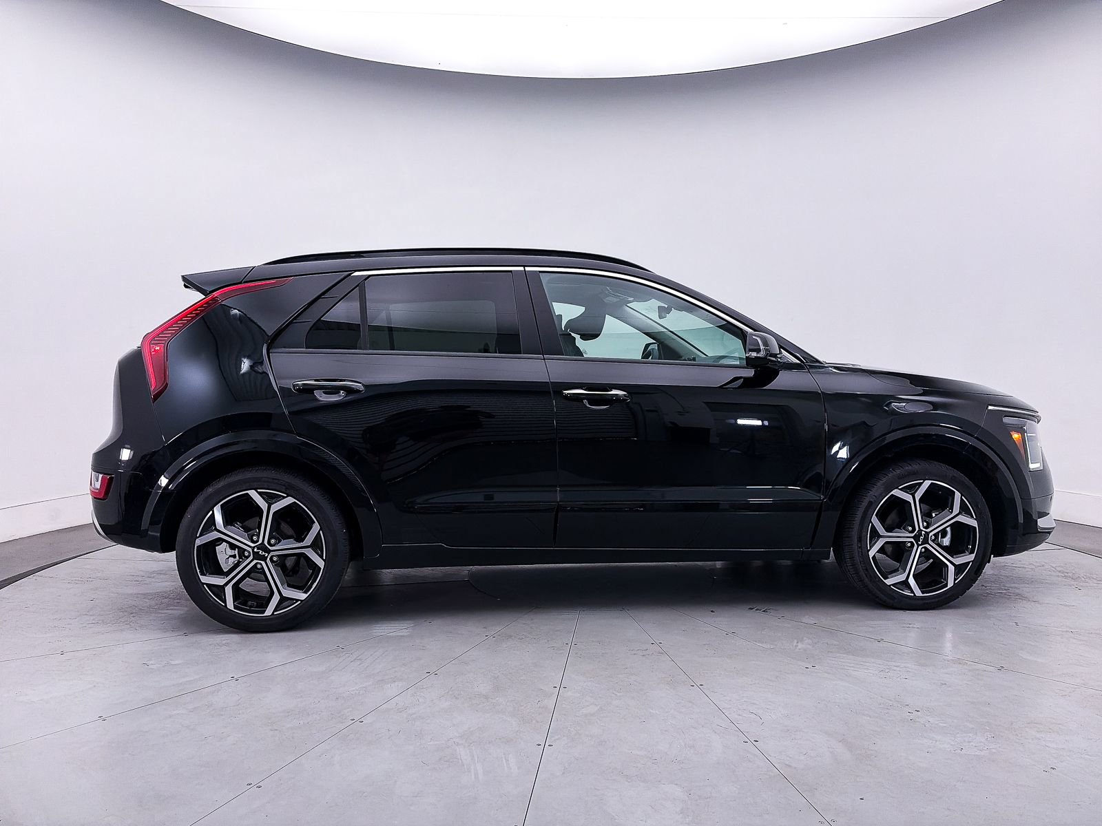 Used 2023 Kia Niro SX Touring FWD image 43