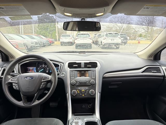 Used 2018 Ford Fusion SE image 19