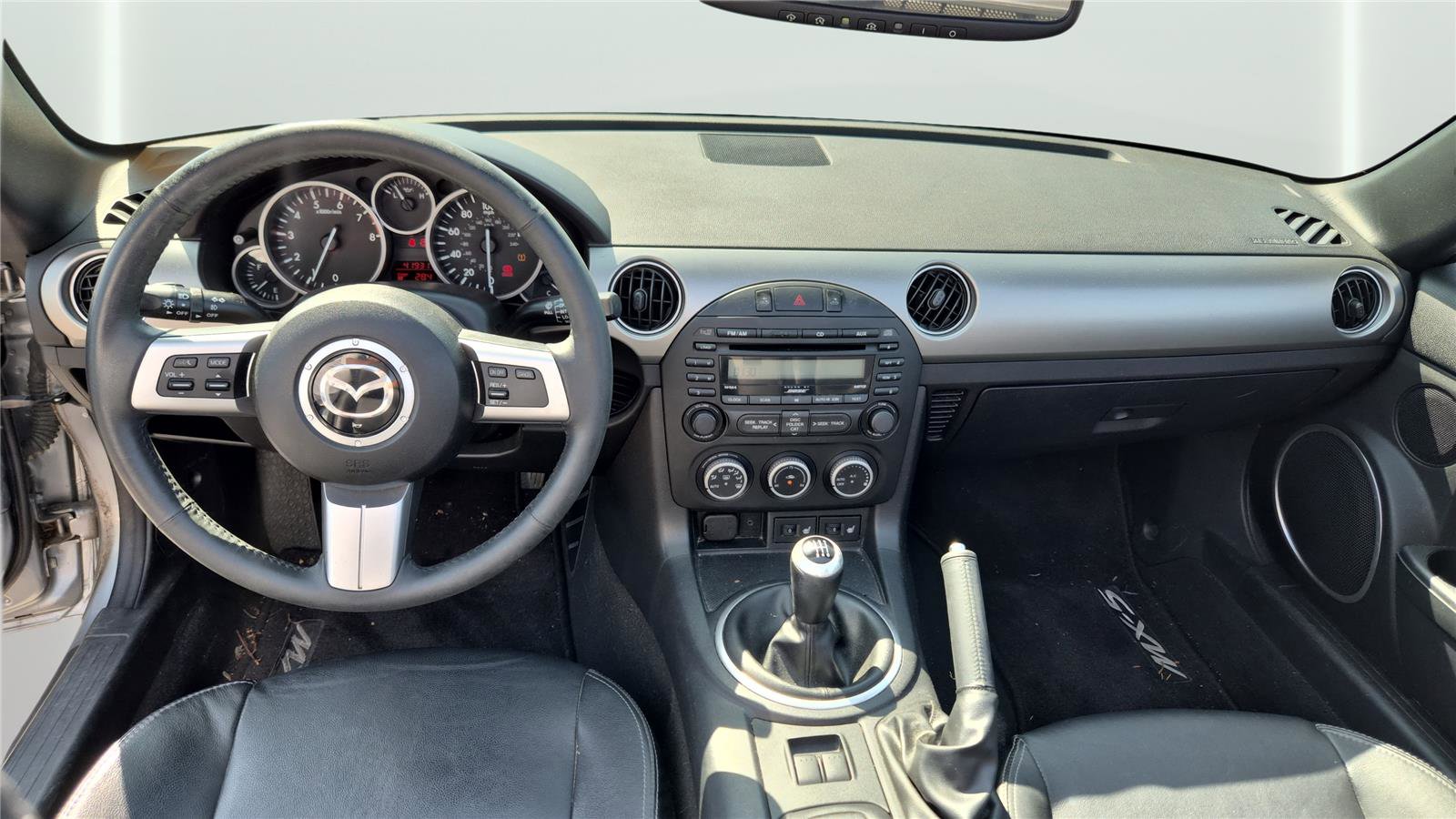 Used 2009 MAZDA MX-5 Miata Grand Touring w/ Premium Pkg RWD image 10