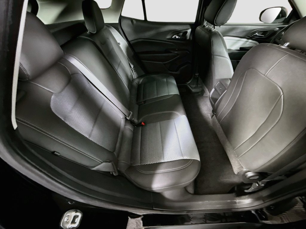 Used 2025 Chevrolet Trax LT w/ Sunroof Package FWD image 27