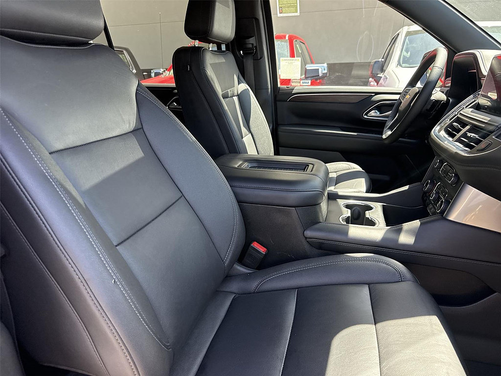Used 2024 Chevrolet Suburban LT RWD image 26