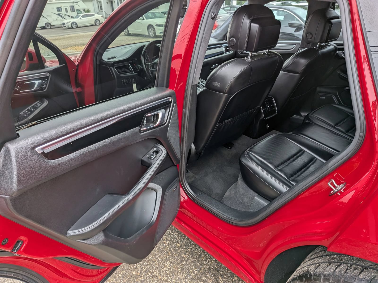 Used 2017 Porsche Macan Turbo AWD/4WD image 28
