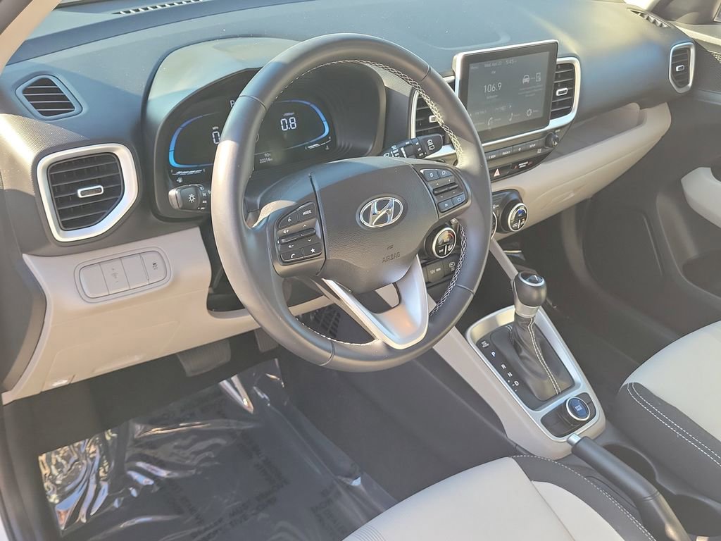 Used 2024 Hyundai Venue SEL FWD image 14