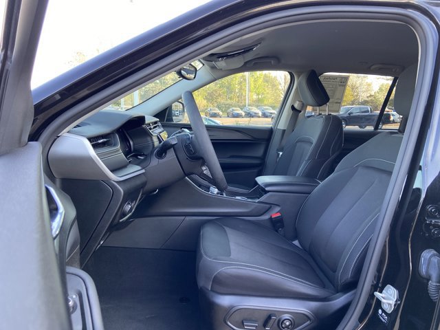 Used 2024 Jeep Grand Cherokee Laredo image 34