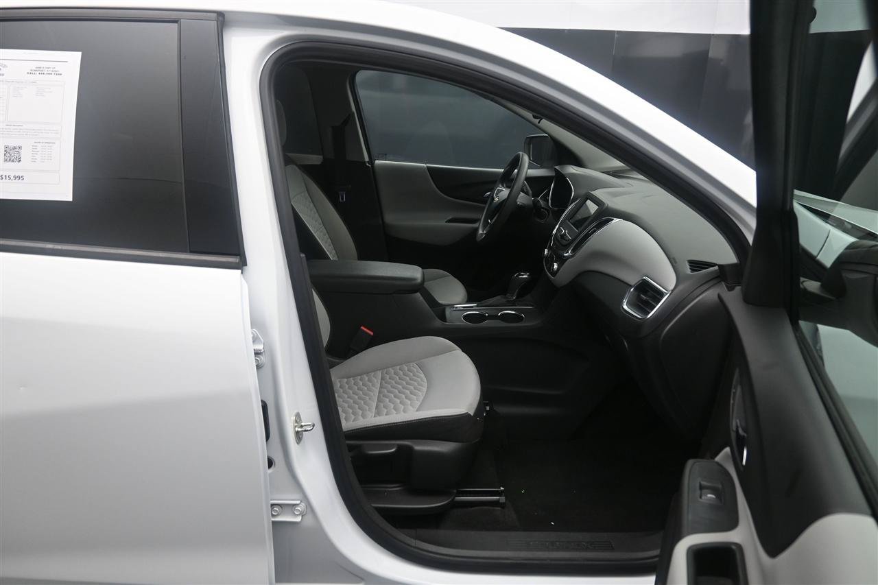 Used 2019 Chevrolet Equinox LS w/ LS Convenience Package AWD/4WD image 9