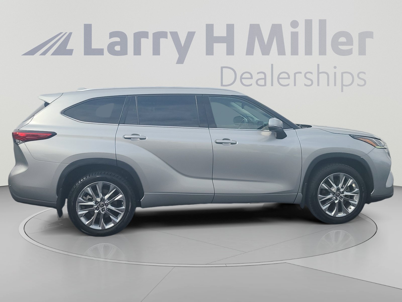 Used 2023 Toyota Highlander Limited AWD/4WD image 6