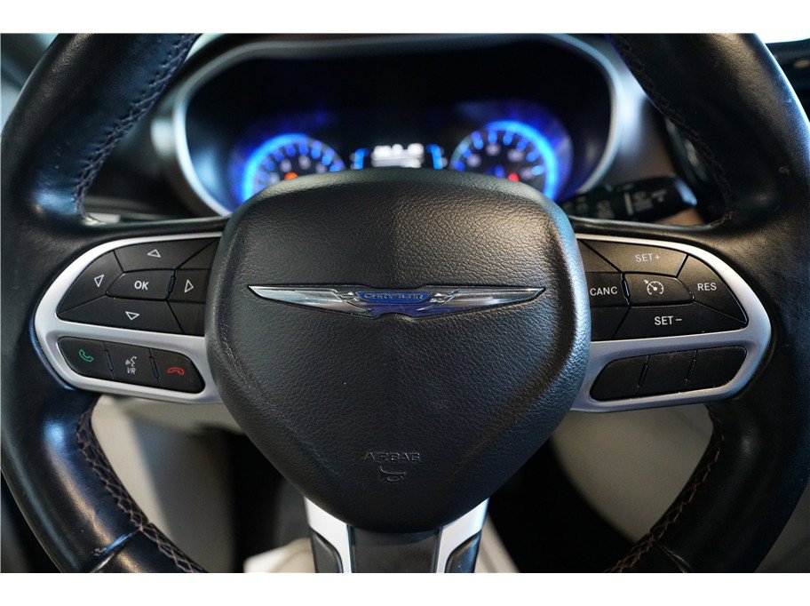 Used 2017 Chrysler Pacifica Touring-L image 19