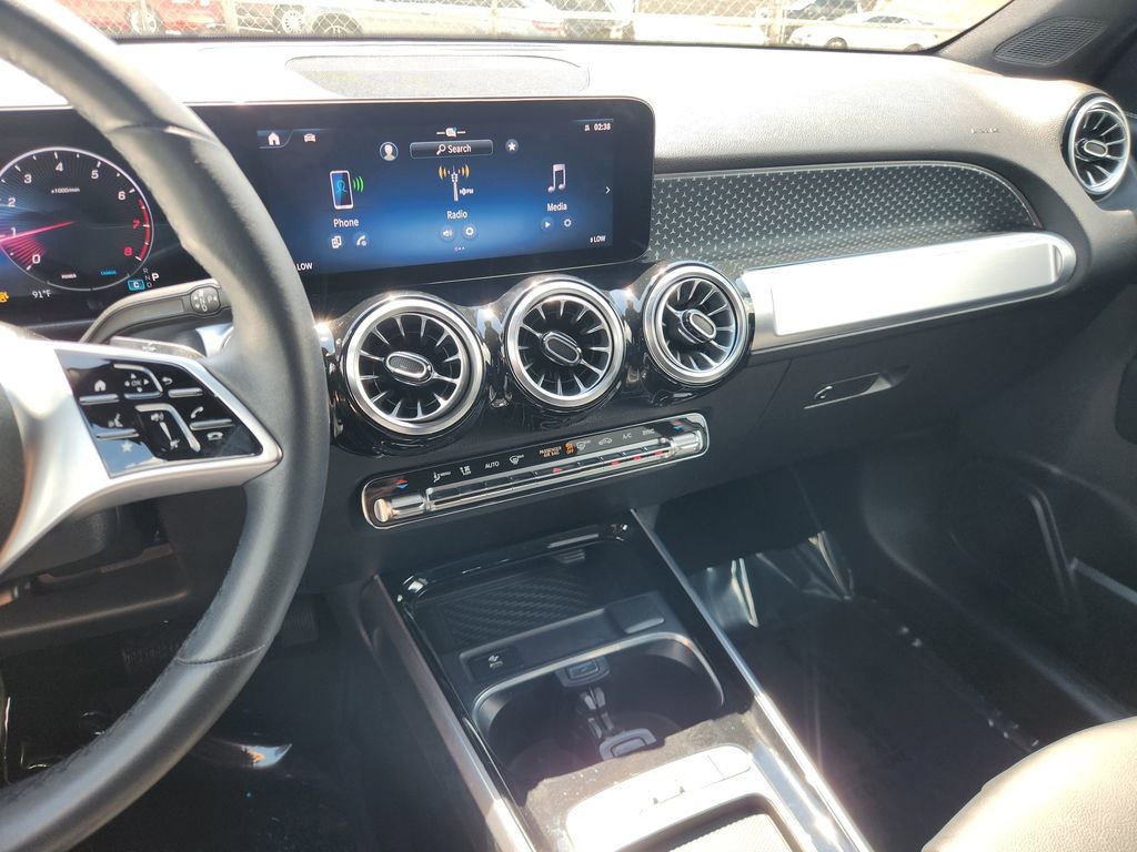 Used 2024 Mercedes-Benz GLB 250 image 27