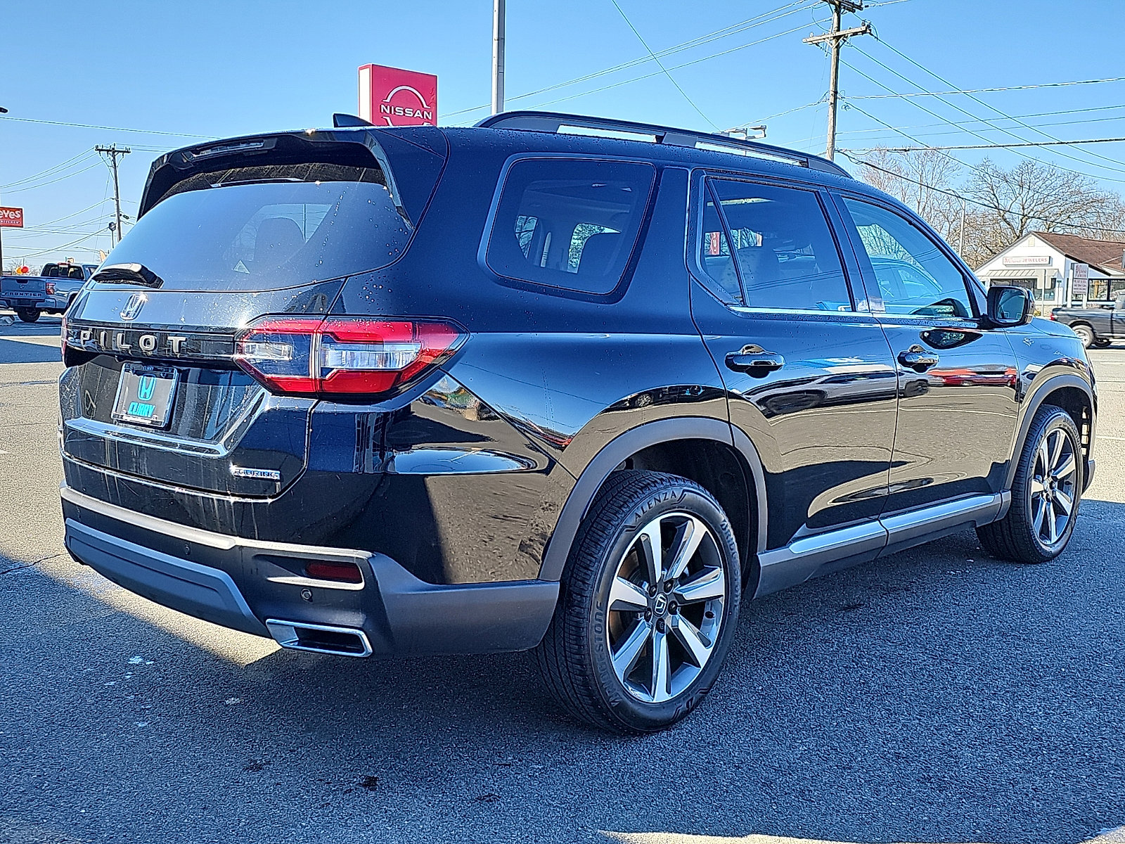 Used 2023 Honda Pilot Touring image 4