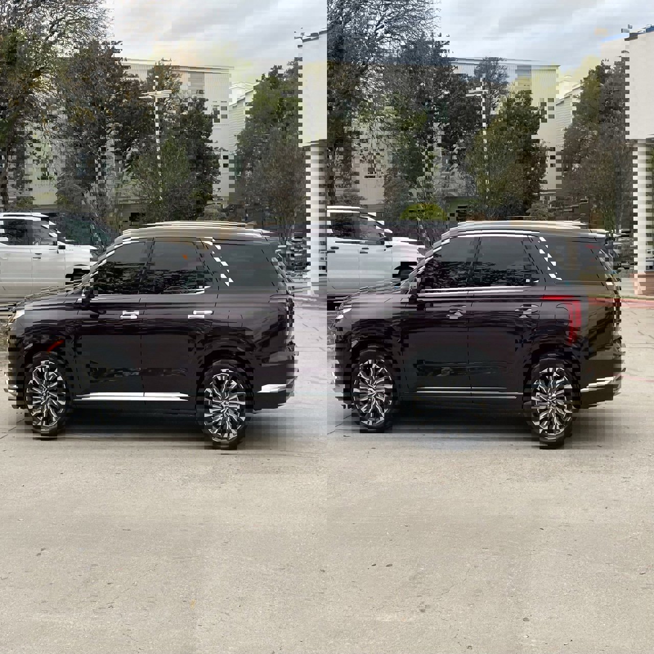 Used 2024 Hyundai Palisade Calligraphy image 3